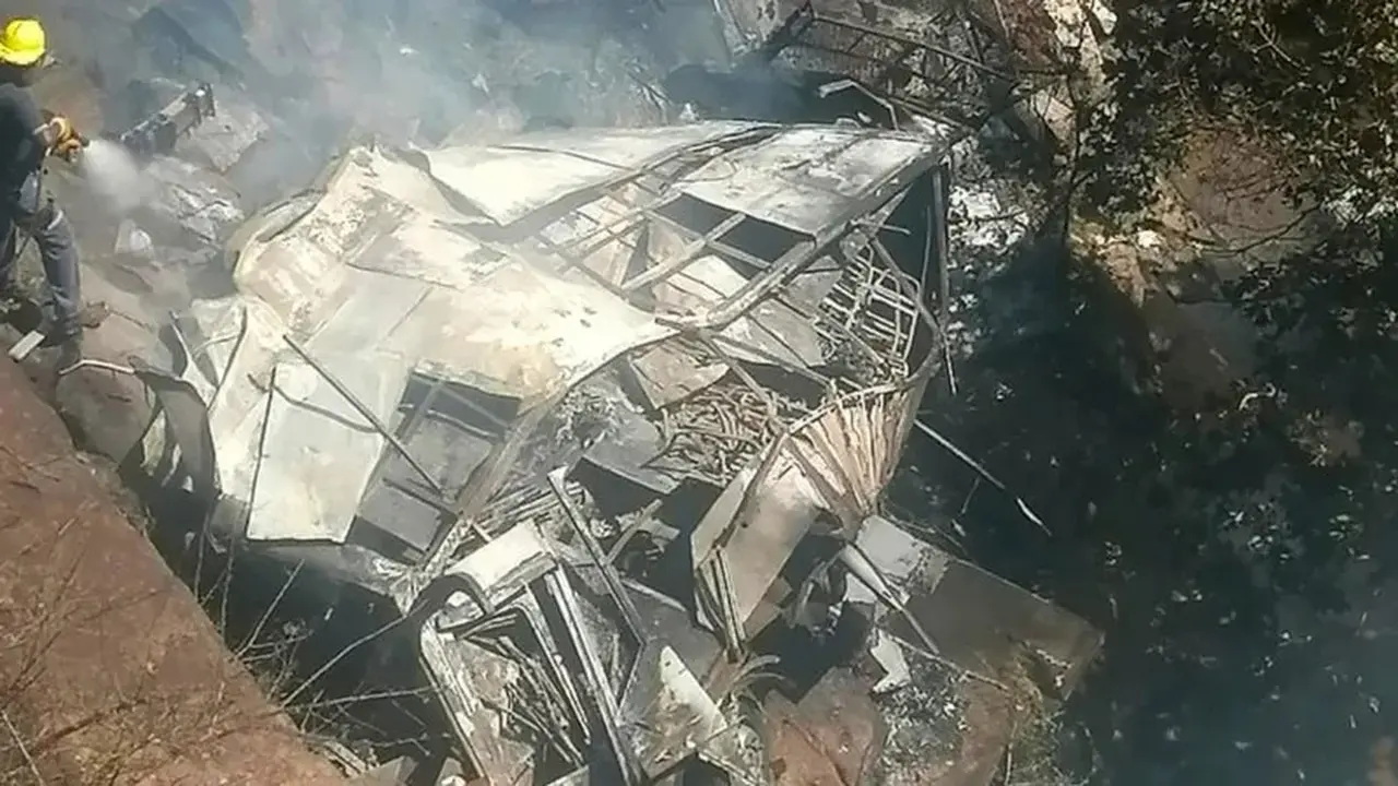 Kecelakaan bus di Limpopo, Afrika Selatan. (Limpopo Departmenet of Transport)
