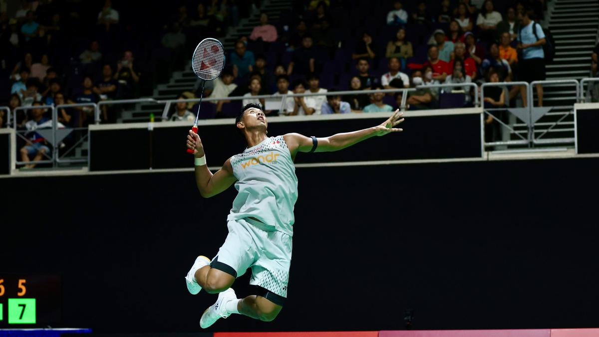 Alwi Farhan Ukir Sejarah Gemilang, Tembus Semifinal Singapore Open 2026