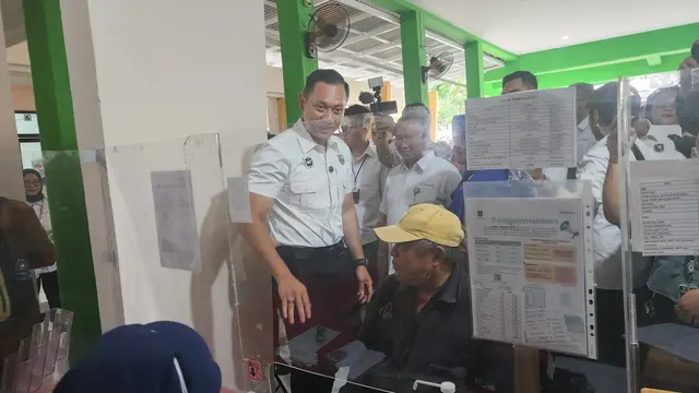Menko Bidang Infrastruktur dan Pembangunan Kewilayahan, Agus Harimurti Yudhoyono, meninjau pelaksanaan program cek kesehatan gratis di UPTD Puskesmas Beji, Depok, Senin (10/2/2025).