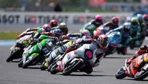 Veda Ega Pratama (nomor motor 9) pada balapan Moto3 Hungaria 2026. (Honda Team Asia)