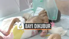 Seorang pria menemukan bayi perempuan yang dikubur hidup-hidup. Penemuan itu terjadi saat ia hendak memakamkan anaknya yang meninggal.