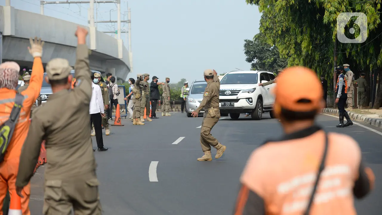 Suasana Operasi Yustisi Protokol Covid-19 Saat PSBB Jakarta