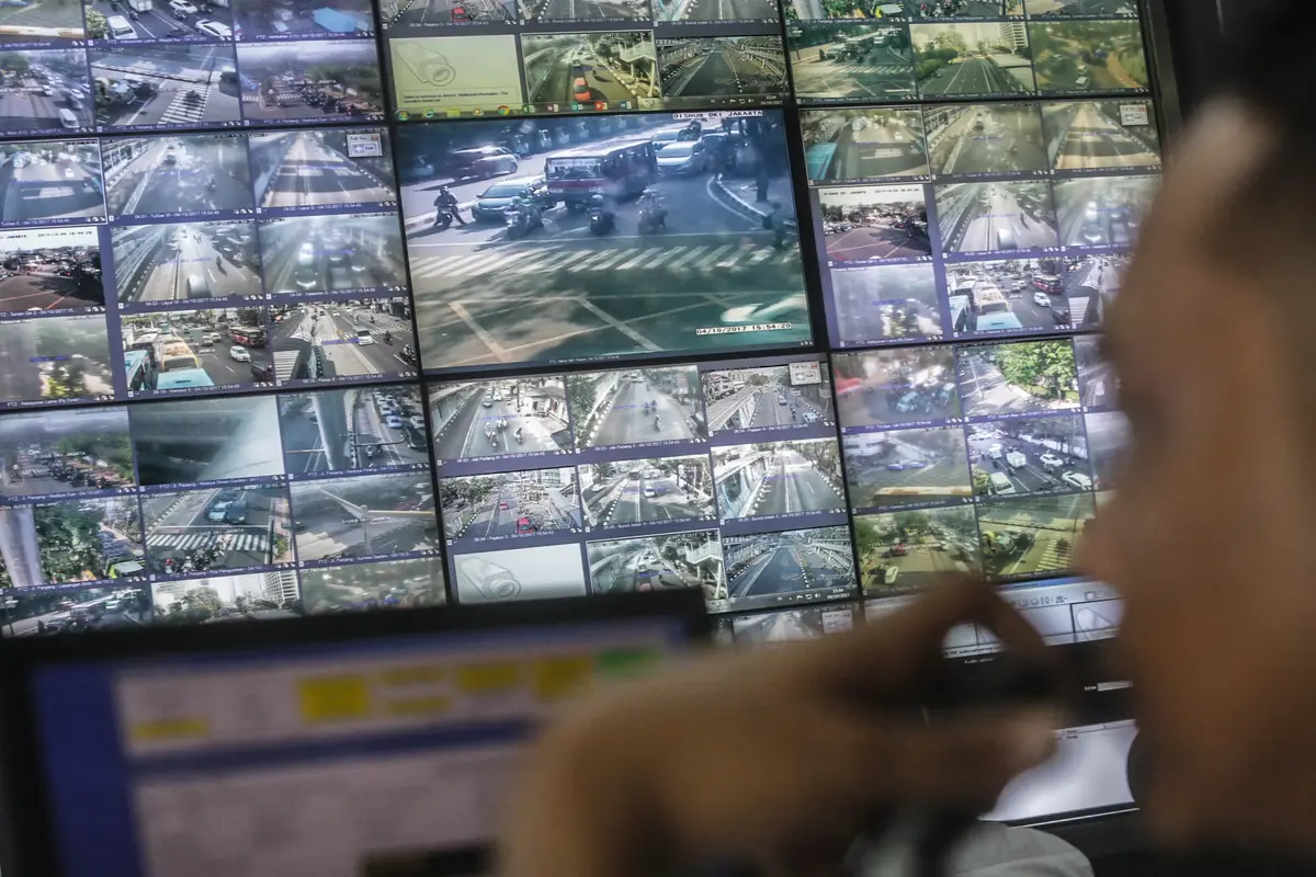 Lalu Lintas Jakarta Dipantau CCTV Berpengeras Suara