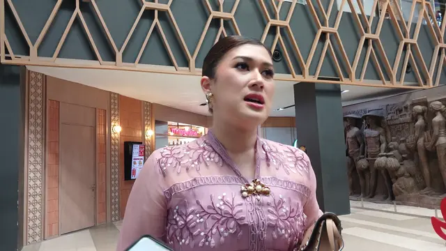 Kusuma Anjani dalam Acara Merayakan Kebaya, Merayakan Pesona Perempuan Indonesia yang diselenggarakan Mustika Ratu bersama Sarinah dalam rangka Hari Kebaya Nasional 2026 di Sarinah Thamrin, Jakarta, Jumat (24/7/2026). (Liputan6.com/Nurri Indah)