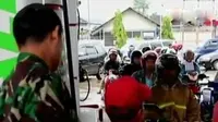 VIDEO: Minim Pasokan BBM, Puluhan Kendaraan Antre di SPBU