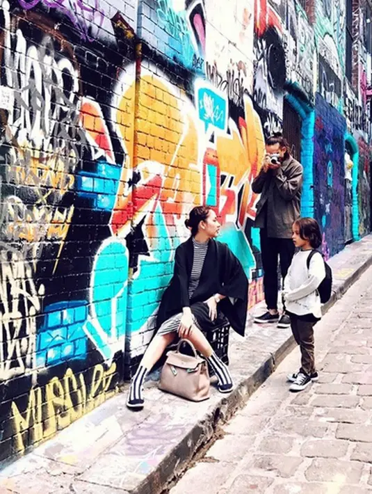 Menikah di tahun 2008, BCL dan Ashraf baru dikaruniai satu orang anak, Noah Sinclair. Berniat untuk menambah momongan, namun saat ini keluarga kecilnya sedang menikmati kebersamaan mereka. (Instagram/bclsinclair)