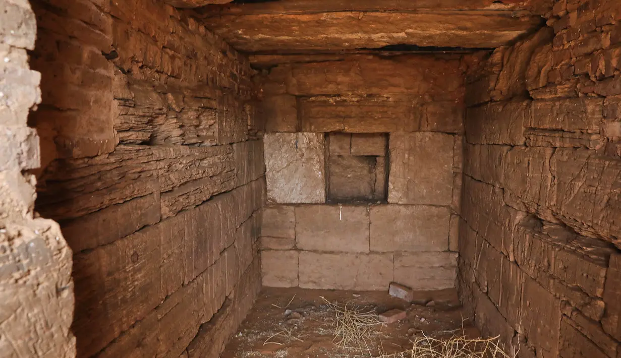 Ruang pemakaman berada di dalam sebuah piramida di situs arkeologi Meroe di Bejrawiya, Sudan, Sabtu, 1 Agustus 2026. (Foto AP/Mohnd Blal)