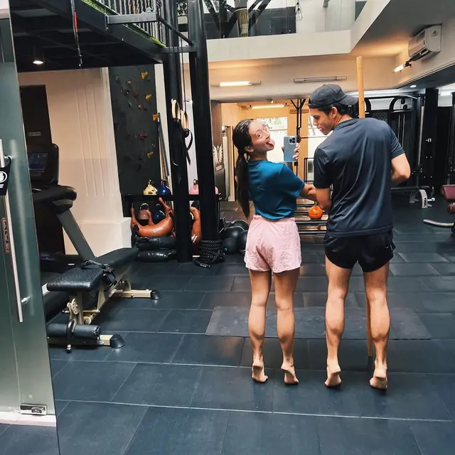 Pamer Otot, Ini 6 Potret Megan Domani Nge-Gym Bareng Jeremie Moeremans