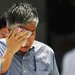 Seorang pria menyeka wajahnya saat berjalan selama gelombang panas melanda Tokyo, Jepang (1/8/2019). Badan Meteorologi Jepang (JMA) mencatat suhu tertinggi Tokyo mencapai 35,4 derajat celcius. (AFP Photo/Charly Triballeau)