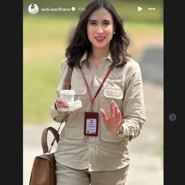 Gaya Mahal Menpar Widiyanti Wardhana Selama Retreat Kabinet Merah Putih di Magelang, Chic dengan Tas Branded Lokal