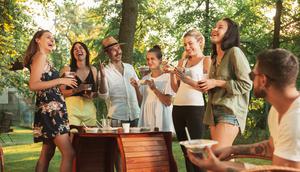 ilustrasi pesta musim panas yang seru//copyright freepik/master1305