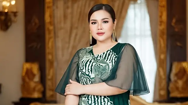 Model Batik Wanita Oversized Kekinian Elegan (Ilustrasi by AI)