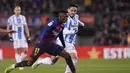 Aksi pemain muda Bercelona, Ousmane Dembele pada laga lanjutan La Liga yang berlangsung di stadion Camp Nou, Minggu (20/1). Barcelona menang 3-1 atas Leganes. (AFP/Josep Lago)