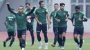 Gelandang Indonesia, Irfan Jaya, melakukan sesi latihan di Stadion Wibawa Mukti, Jawa Barat, Jumat (02/11/2018). Latihan tersebut dalam rangka persiapan jelang laga Piala AFF 2018.  (Bola.com/M Iqbal Ichsan)