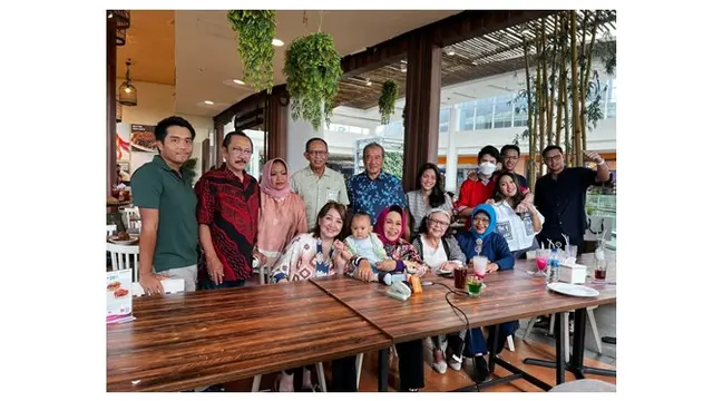 6 Momen Hetty Koes Endang Rayakan Ulang Tahun ke-65, Kumpul Bareng Keluarga