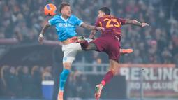 Napoli berhasil meraih kemenangan krusial dalam perburuan gelar Serie A setelah menaklukkan AS Roma 1-0 di Stadio Olimpico, Senin (1/12/2025) dini hari WIB. (AP Photo/Gregorio Borgia)
