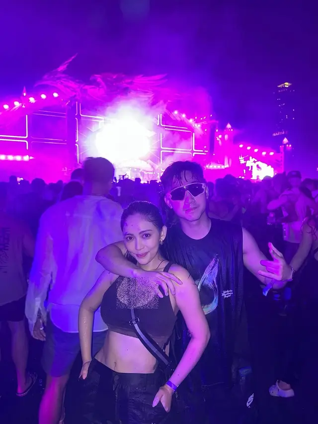 6 Potret Seru Fuji dan Rachel Vennya di Festival Songkran Thailand, Basah Kuyup