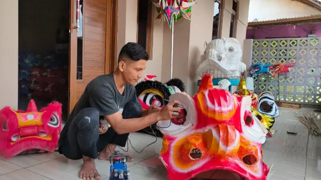 Cerita Perajin Barongsai Kebanjiran Pesanan Jelang Perayaan Imlek 2023