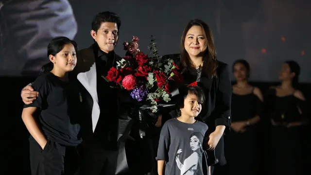 keluarga Iko Uwais dan Audy Item
