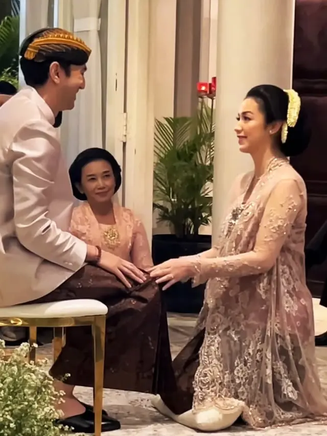 Tujuh Bulanan Kehamilan Pertama Velove Vexia dengan Adat Jawa. [@jusuf_long]