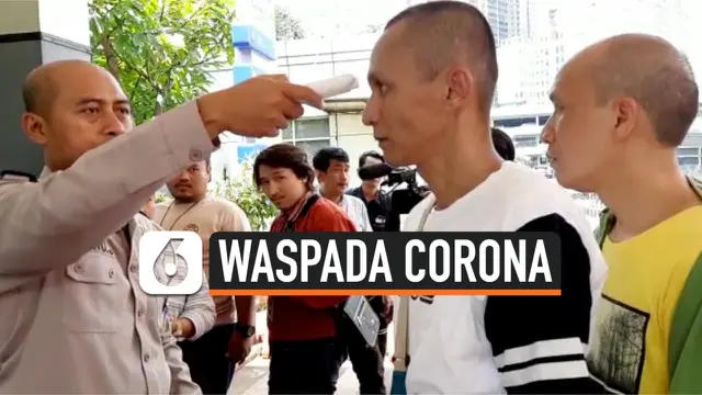 VIDEO: Waspada Corona, Pengunjung Polda Metro Jaya Dicek Suhu Tubuh