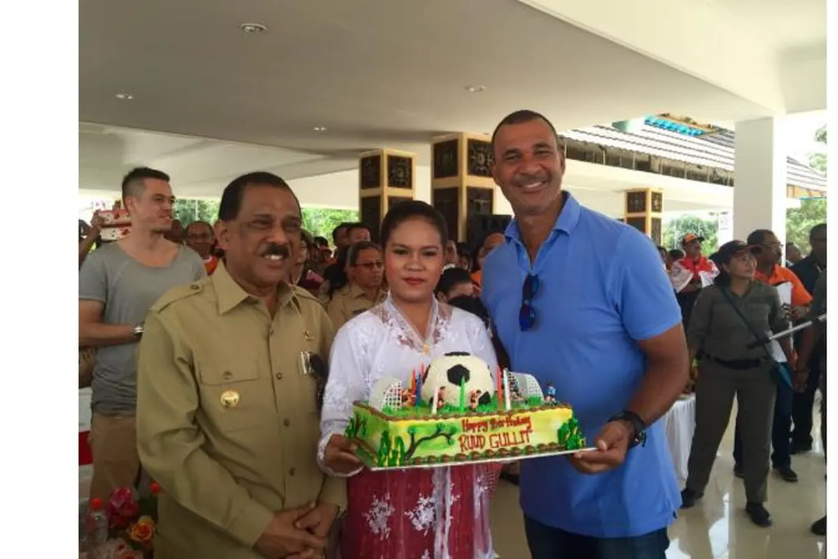 Legenda Milan Disambut Meriah di Ambon (udah)