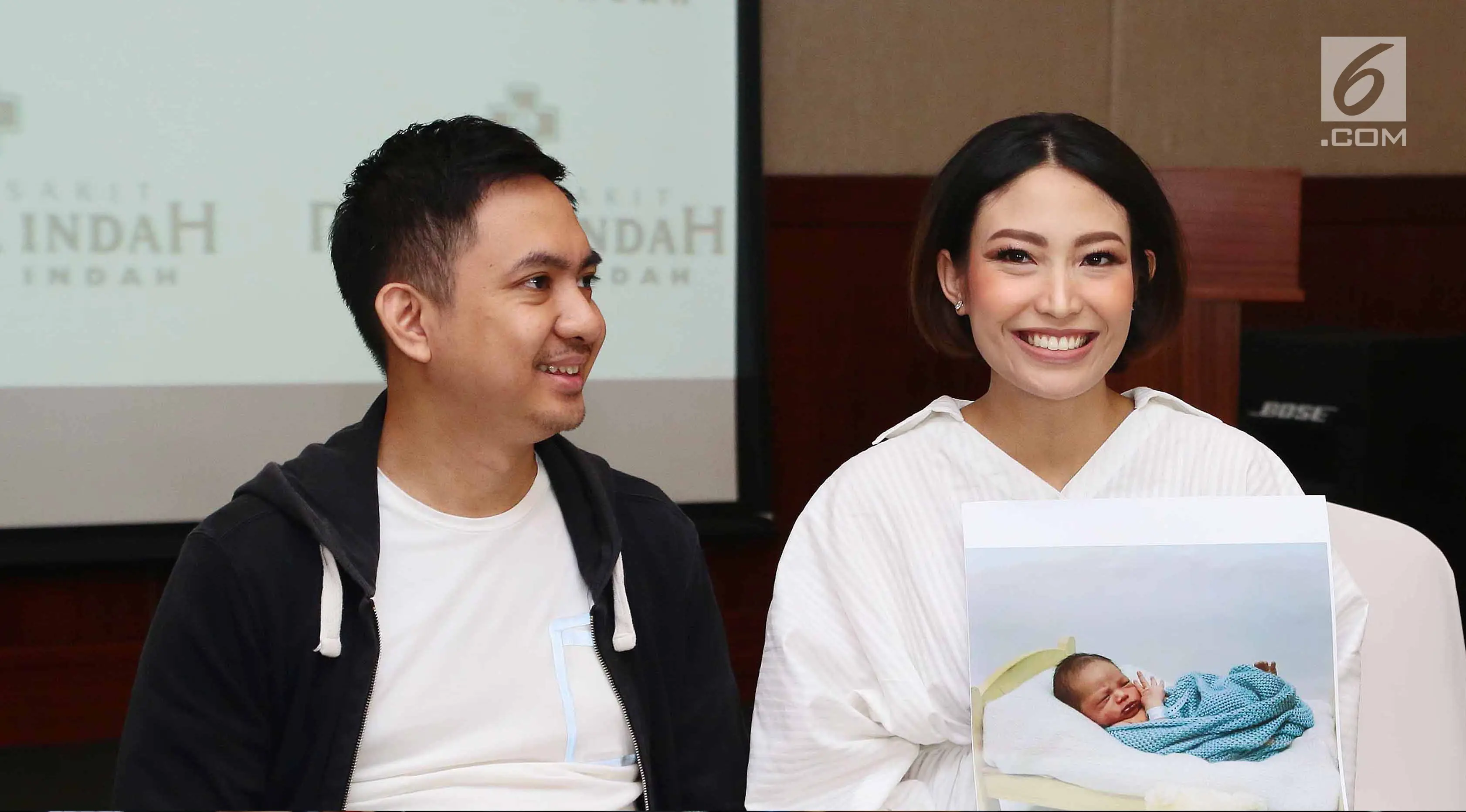 Ayu Dewi dan Reggy Datau (Liputan6.com/Herman Zakharia)