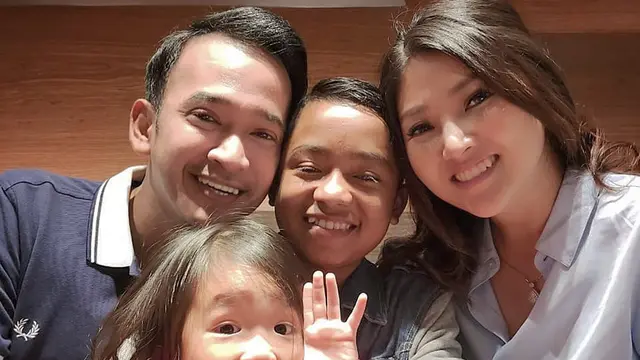 Kedekatan Ruben Onsu Bersama Anak Angkatnya