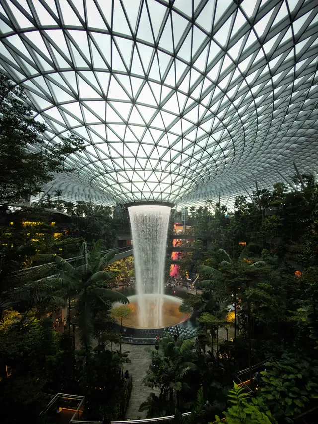 Jewel Changi Airport masuk dalam deretan lokasi ikonik Singapura yang ikut memeriahkan BTS THE CITY ARIRANG.