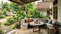 8 Ide Membuat Sudut Santai di Teras Rumah dengan Meja Semen dan Tanaman Rindang