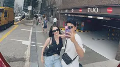 Begini potret kebersamaan Ranty Maria dan Rayn Wijaya saat liburan ke Singapura. Dalam momen liburan tersebut, keduanya juga menghadiri acara konser band Coldplay. Selain menyaksikan konser, pasangan kekasih ini seru menikmati momen bersama. (Liputan6.com/IG/@rantymaria)