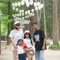 Potret Sarwendah liburan bersama keluarga ke Korea dengan wajah pasca operasi (Sumber: Instagram/@sarwendah29)
