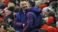 Manajer Manchester United Louis van Gaal dan Ryan Giggs (Reuters)
