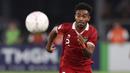<p>Pemain Timnas Indonesia,&nbsp;Yakob Sayuri (kiri)&nbsp;berusaha mengontrol bola&nbsp;saat melawan Kamboja dalam laga Grup A Piala AFF 2022 di Stadion Utama Gelora Bung Karno, (SUGBK), Jumat (23/12/2022). (Bola.com/Bagaskara Lazuardi)</p>