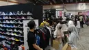 Suasana acara Urban Sneaker Society 2021 di Jakarta Convention Center, Senayan, Jakarta, Minggu (5/12/2021). Urban Sneaker Society kali ini menghadirkan berbagai brand lokal pilihan mulai dari Streetwear Brand, Sneaker Market, Thrift. (Liputan6.com/Herman Zakharia)
