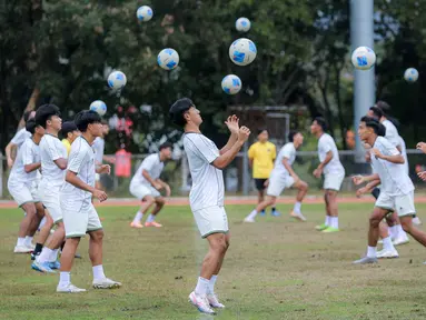 Pemain Timnas Indonesia U-22 melakukan sesi latihan resmi jelang melawan Myamar pada matchday kedua Grup C SEA Games 2025. Timnas Indonesia U-22 akan melakoni laga hidup-mati di laga terakhir Grup C SEA Games 2025. (Bola.com/ Bagaskara Lazuardi)