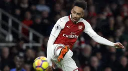 Pemain anyar Arsenal, Pierre-Emerick Aubameyang menerima gaji per minggu sebesar 180.000 pound sterling dengan durasi kontrak hingga 2022. (AP/Alastair Grant)