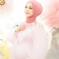 Jelang melahirkan, Ria Ricis menjalani sesi maternity shoot bersama sang suami, Teuku Ryan. Berikut detail tampilannya. (Instagram/fdphotography90).