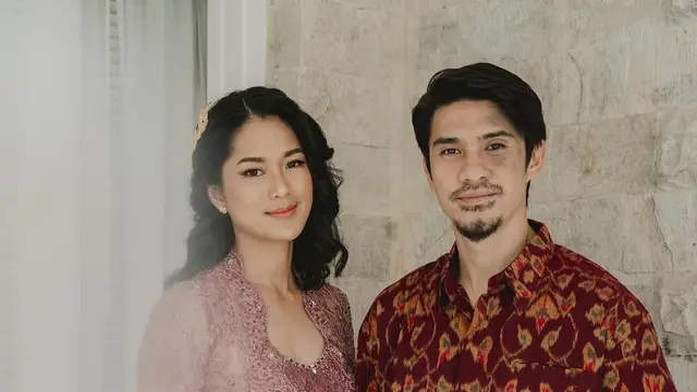 Inspirasi Model Kebaya Couple Modern untuk Acara Resmi (credit: instagram/prisia)