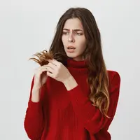 Tips atasi rambut rontok. (foto: freepik)