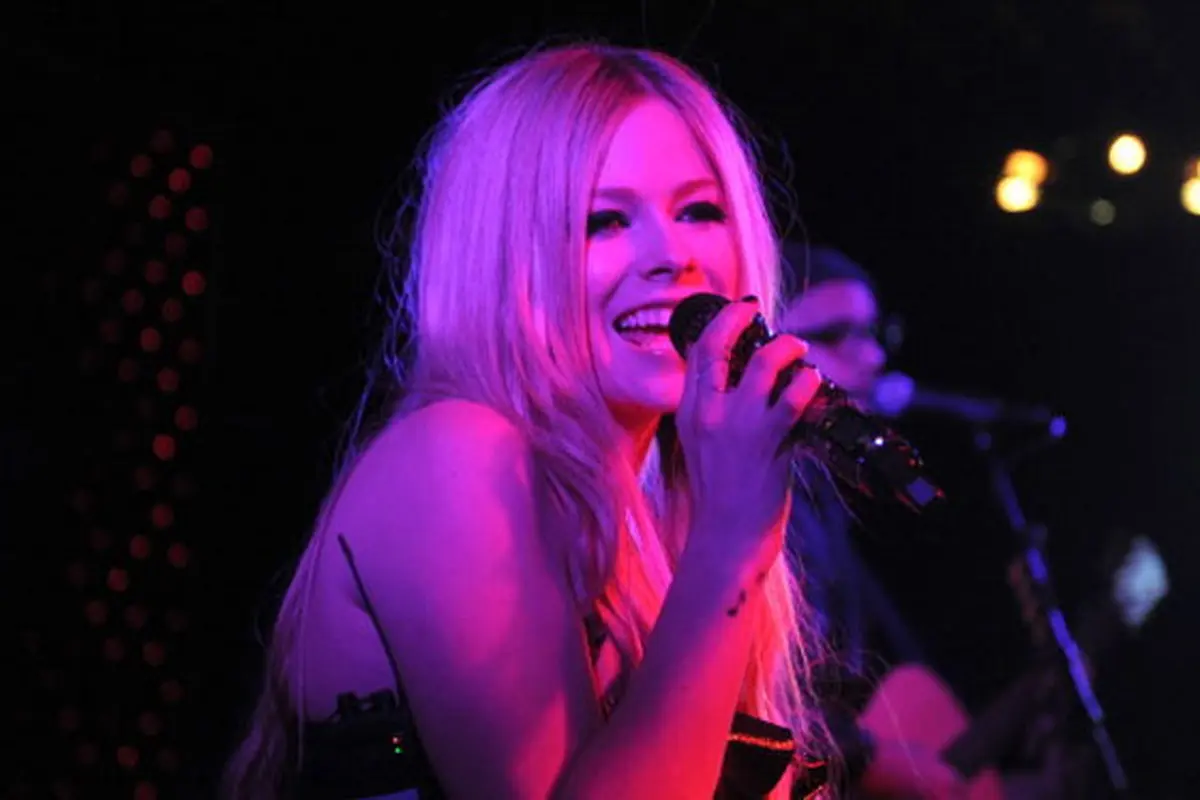 avril-lavigne-131107b.jpg