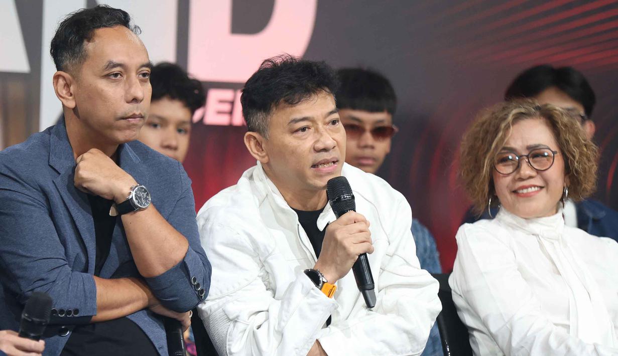 Antusiasme masyarakat terhadap ajang ini terbukti sangat luar biasa sejak pendaftaran dibuka. Tampak dalam foto, salah satu juri Band Academy, Anang Hermansyah (tengah) saat memberi keterangan di SCTV Tower, Jakarta, Kamis (2/4/2026). (Kapanlagi.com/Budy Santoso)
