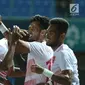 Pemain Timnas Indonesia merayakan gol yang dicetak Alberto Goncalves saat melawan Laos pada penyisihan Grup A Sepak Bola Asian Games 2018 di Stadion Patriot Candrabhaga, Bekasi, Jumat (17/8). (Liputan6.com/Helmi Fithriansyah)