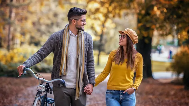 pasangan cinta kencan romantis