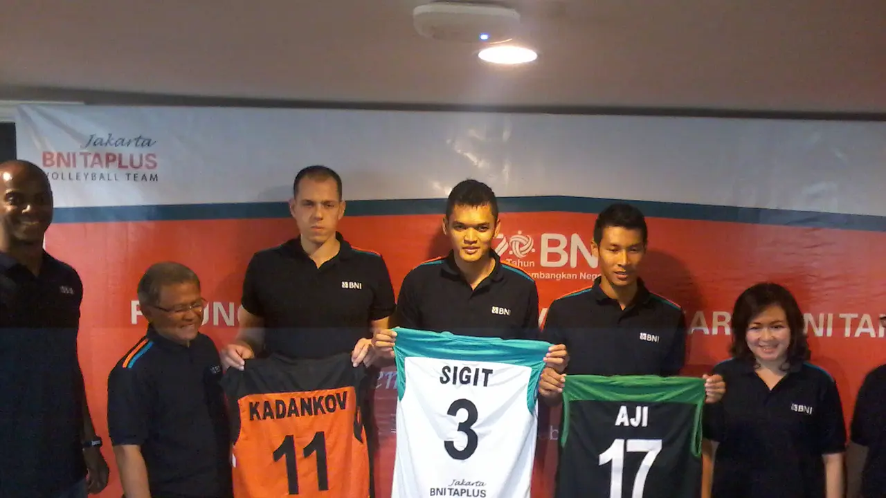 Tim Putra Jakarta BNI Taplus dalam peluncuran jersey untuk Proliga 2016