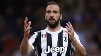 2. Gonzalo Higuain - Kedatangan Cristiano Ronaldo membuat posisinya terancam di lini depan Juventus. Football Italia menyebutkan sang bomber akan dipinjamkan ke AC Milan guna mendapatkan kesempatan bermain. (AFP/Marco Bertorello)