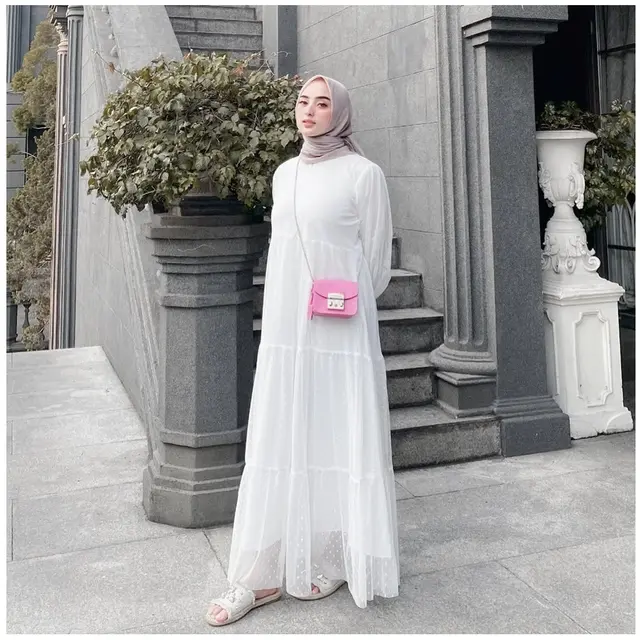 6 Gamis ala Dinan Fajrina Istri Doni Salmanan, Sederhana tapi Tetap Kekinian