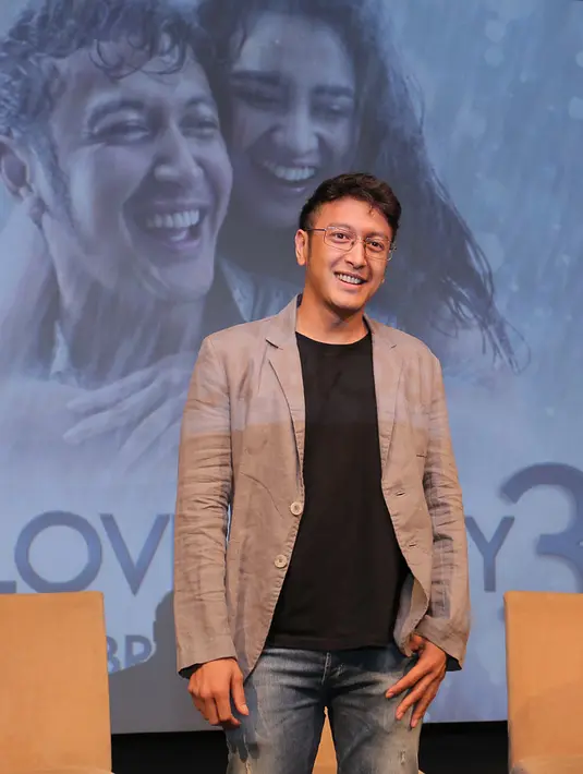 Menurut Kapolsek Cilandak, Kompol Sujanto saat ditemui dikantornya Senin (26/3/2018) aktor 29 tahun itu tak hadir karena sedang di luar kota. Ia pun berharap hadir pada pemanggilan berikutnya. (Deki Prayoga/Bintang.com)