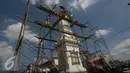 Sejumlah pekerja mengerjakan renovasi Tugu,Yogakarta, Rabu (29/6). Pengerjaan renovasi dilakukan untuk memperindah monumen yang menjadi ikon kota Yogyakarta. (Liputan6.com/Boy Harjanto)