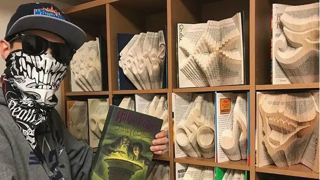 Jika dilihat dari bagian sampul, buku terlihat seperti buku pada umumnya. Namun, ketika dibuka, buku tersebut akan memunculkan pop up memukau mata.